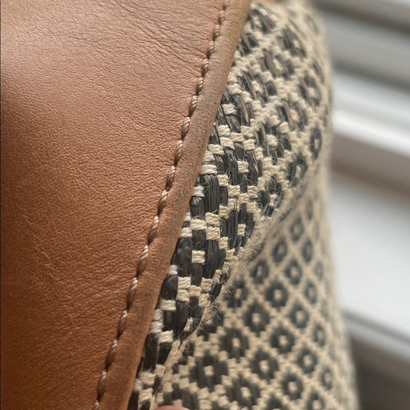 FOSSIL Tan and Black Women's Crossbody Messenger Bag - Picture 13 of 13